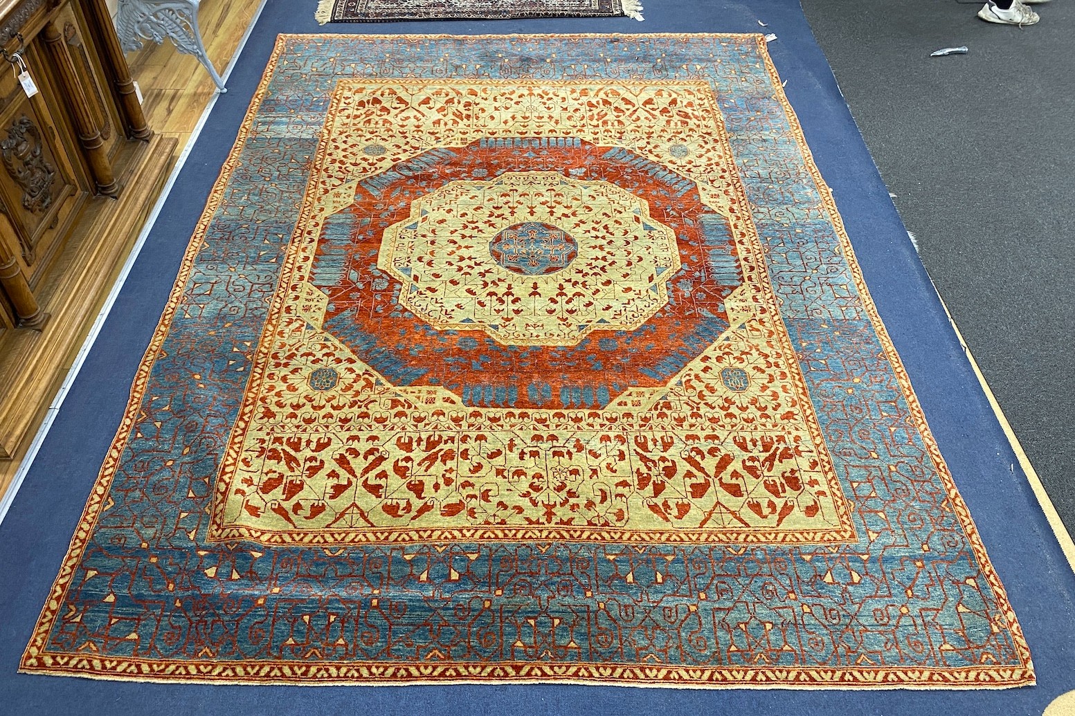 A modern Turkish Mamluk style carpet
